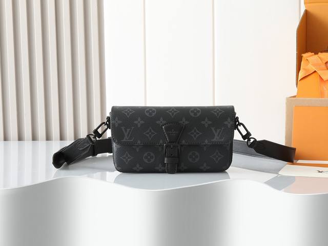 变码芯片版顶级原单、加强版montsouris 迷你手袋向 1994 年的 Montsouris 手袋采撷灵感，以 Monogram Eclipse 帆布呈现纤