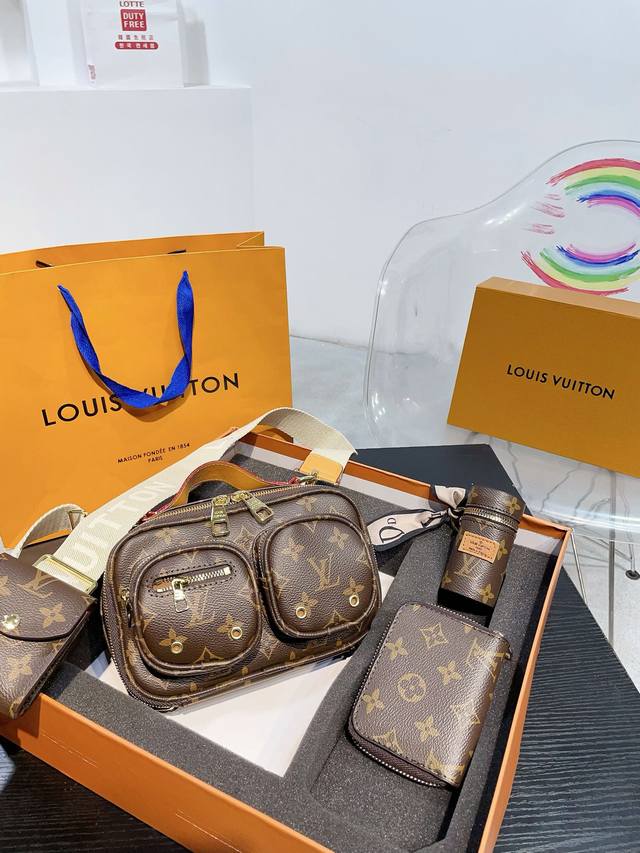 超值套盒 Size：21 13Cm 口红包挂件钱包 Lv老花炸弹包 优雅低调的外形设计和宽敞的包身更加入了实用性 可调节肩带 拉链闭合 超细纤维内衬