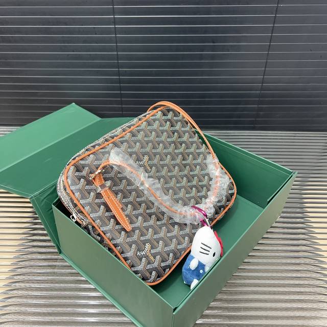 Goyard 戈雅 Cap- Vert Y字老花化妆包 洗漱包 原厂面料 激光雕刻五金 高货品质 配送防尘袋 礼盒 尺寸 24 X 19 Cm