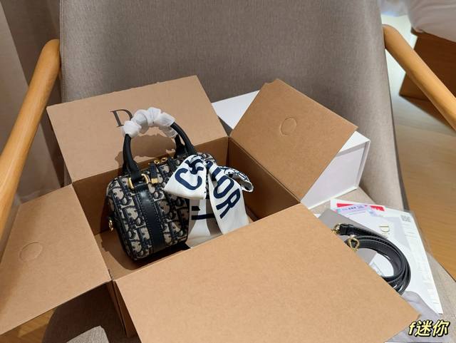 配送丝巾 迪奥dior Groove16老花迷你枕头包 波士顿枕头包 尺寸16×11×9 礼盒包装