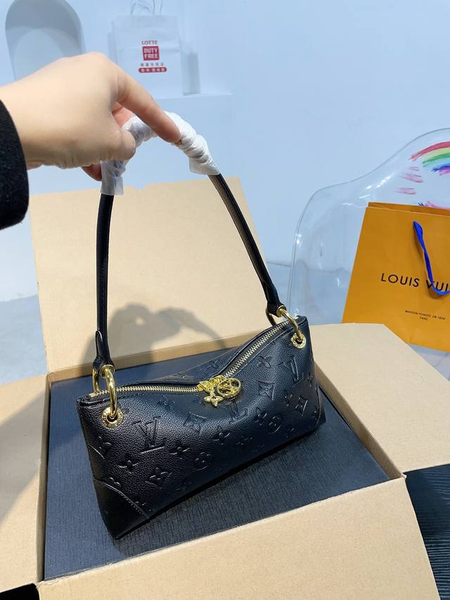 折叠盒 尺寸24.13 Lv 腋下包 复古优雅 满满的高级感 大小适中 容量感人 休闲正装皆可轻松驾驭