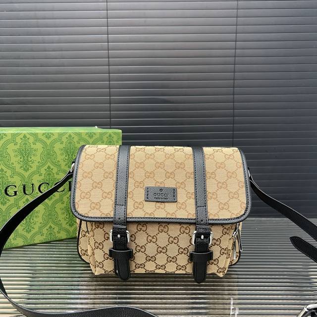Gucci 古奇 Gg印花翻盖邮差包 男士休闲单肩斜挎包 超大容量 电镀激光雕刻五金 高品质 附带 防尘袋 规格 28 X 23 Cm