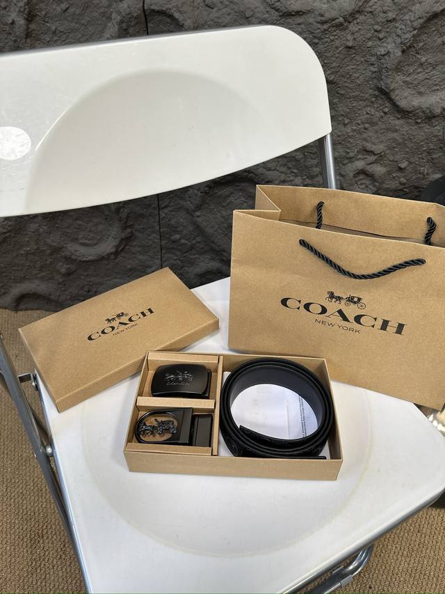 升级版 双头 蔻驰 ！！ 高版本！ 腰带 嘿哈 原单牛皮皮带～热门款 皮带里面最火的啦～质量很好 全套包装！五金绝对不褪色 皮带头和专柜一样的哦～ 配礼盒手提袋