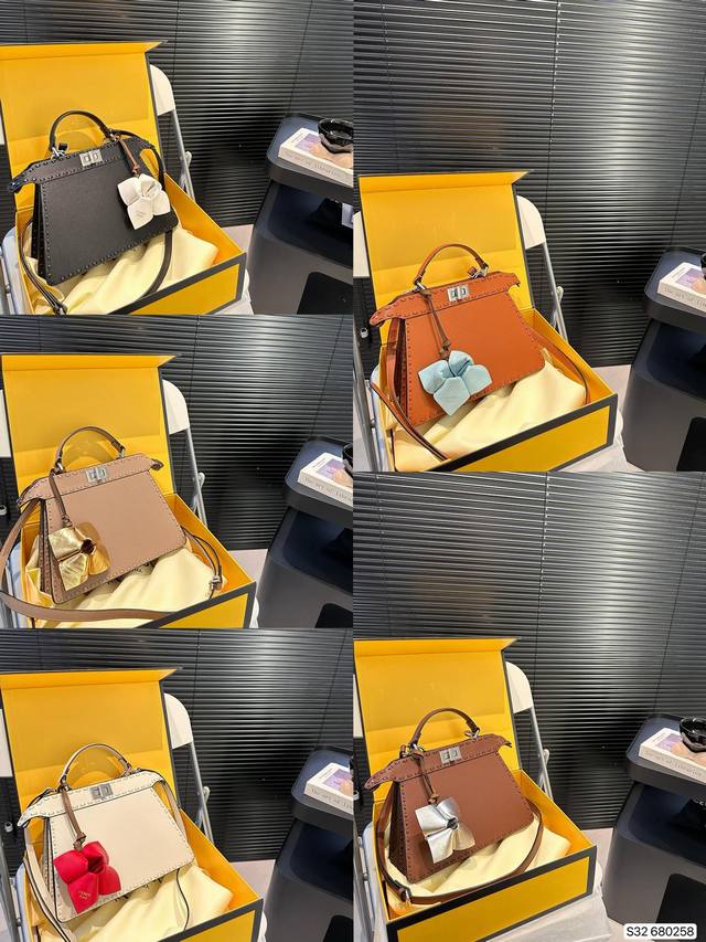 配折叠盒子 芬迪 Peekaboo小猫包 日常通勤简直绝配 又酷又飒的奢华 可盐可甜 集美们冲它 尺寸：27 21 货号680258