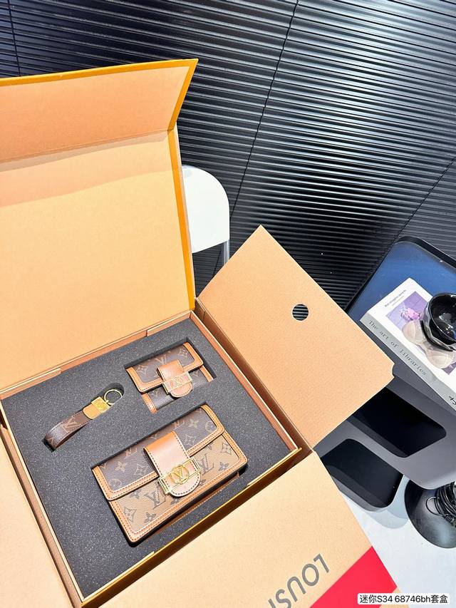迷你 配飞机盒折叠盒子 经典lv套盒 新款迷你达芙妮包 钱包挂件 尺寸19 12 货号68746