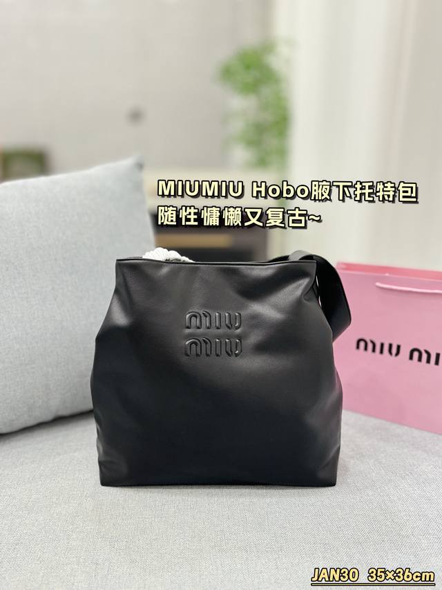 大号 无盒 小号 无盒 Size:42×45 35×36 Miu Miu缪缪 Hobo 托特包tote包购物袋手提单肩包 缪缪复古腋下托特包 还要多久才能让你爱 大号 无盒 小号 无盒 Size:42×45 35×36 Miu Miu缪缪 Hobo 托特包tote包购物袋手提单肩包 缪缪复古腋下托特包 还要多久才能让你爱