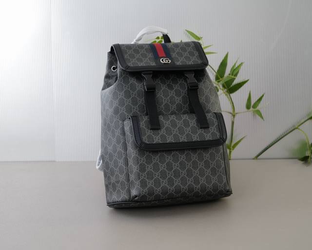 古驰 官网同步 高版本 原厂双肩背包 不要错过 全原单小牛皮制作 品质极好 超大容量 非市面普通货 来自贸易公司的狠货.. 强调一下 原厂 一直是抢爆的款式 专 古驰 官网同步 高版本 原厂双肩背包 不要错过 全原单小牛皮制作 品质极好 超大容量 非市面普通货 来自贸易公司的狠货.. 强调一下 原厂 一直是抢爆的款式 专