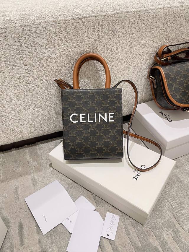 琴谱 折叠礼盒 围巾 礼盒+5 Celine 琴谱 Mini 托特包 手拎和单肩都很好看有腔调！老花搭配任何衣服都非常百搭，四季可用，让你可甜可盐，今年的老花风