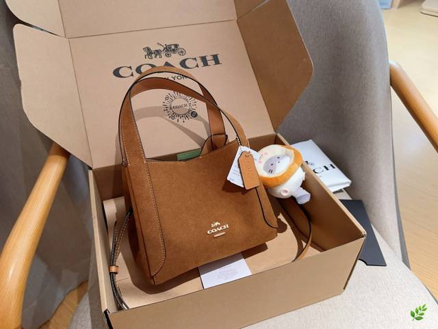 配送挂件 二选一 蔻驰coach 磨砂翻毛皮麂皮绒harley Hobo变形菜篮子 尺寸21×18×12 礼盒包装