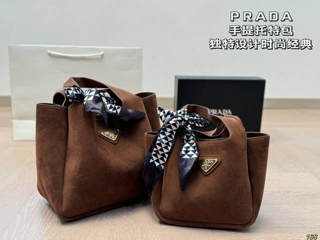 普拉达 Prada 手提托特包独特设计时尚又经典 超级百搭 日常通勤皆可 上身又a又飒 尺寸24 21 17 16 普拉达 Prada 手提托特包独特设计时尚又经典 超级百搭 日常通勤皆可 上身又a又飒 尺寸24 21 17 16