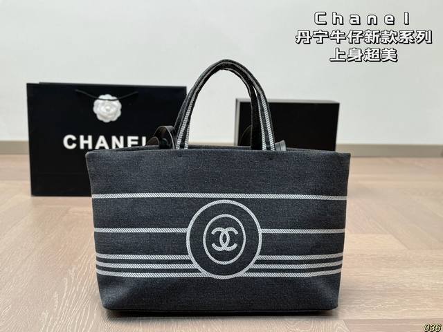 Chanel香奈儿 丹宁牛仔新款系列 Tote上身超美 很有复古的味道不得不说 Chanel包真的百年经典永不变越是年代久远 反而显得越百搭 越复古~尺寸:35 Chanel香奈儿 丹宁牛仔新款系列 Tote上身超美 很有复古的味道不得不说 Chanel包真的百年经典永不变越是年代久远 反而显得越百搭 越复古~尺寸:35