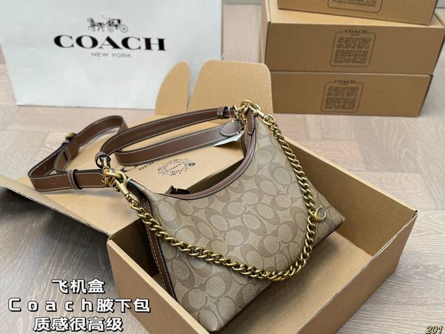 飞机盒 蔻驰coach腋下包 质感很高级 容量超级大也很耐用 日常出街背它回头率百分百 就是这种随性慵懒感 尺寸24 15
