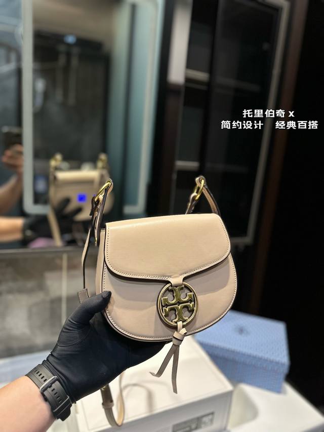 礼盒包装 Tb 好看新品推荐 托里伯奇这款包超!级!火!可肩背可斜挎哦!采用最好的五金配件!经典logo!顶级做工!面料采用进口超纤牛皮面料!堪比专柜品质尺寸: 礼盒包装 Tb 好看新品推荐 托里伯奇这款包超!级!火!可肩背可斜挎哦!采用最好的五金配件!经典logo!顶级做工!面料采用进口超纤牛皮面料!堪比专柜品质尺寸: