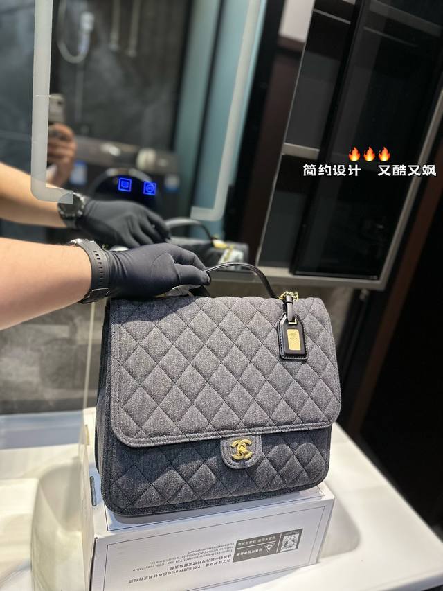 吹爆这个太好看额 爱死这个包了chanel22K 双肩背包 Chanel22K双肩背！帅炸！等了很久 没白等 是真的好看！尺寸32*26Cm