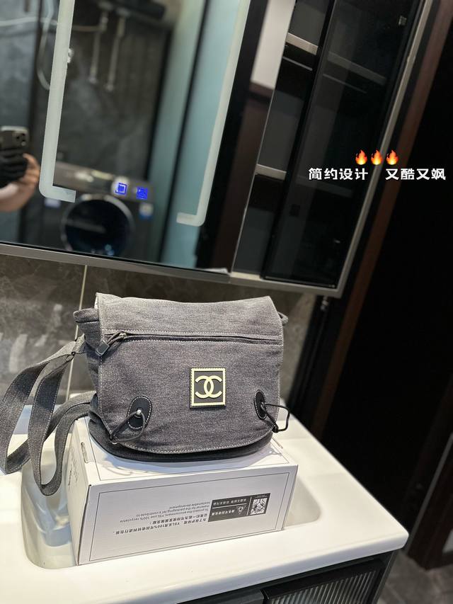 Chanel Sports 运动包里最酷的 So Black~我的爱 很低调的方标香香～无性别款 尺寸32Cm