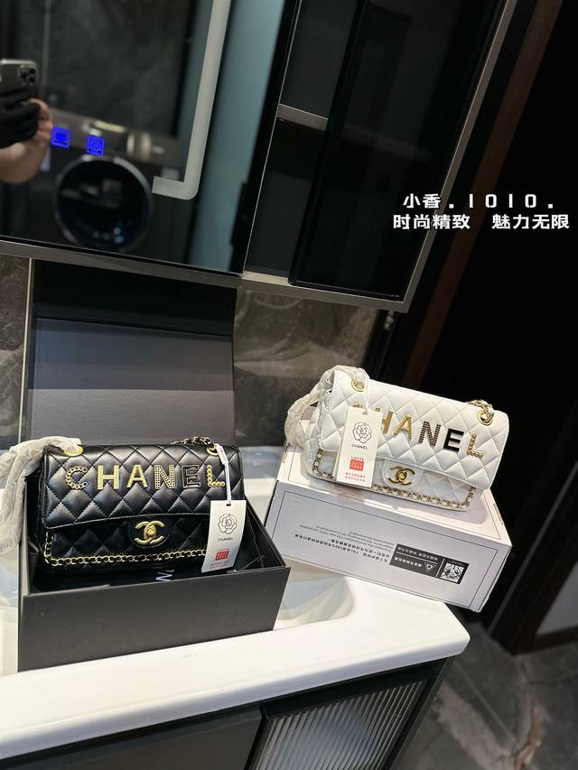 香奈儿 Cf 包 超火爆时尚单品 高版本 做工精细 进口五金 让你无论是夏天还是冬天都能背上它出门 是不是性价比超级高 随便凹造型都是美美哒的街拍 酷到爆炸尺寸