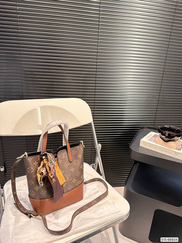 配盒子 Lv水桶包 是熱腾腾新款 又酷又甜的水桶包 出門随手一拎就很好看 尺寸18 21 货号改版66834