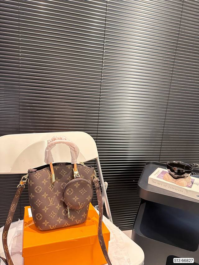 配盒子 Lv水桶包 是熱腾腾新款 又酷又甜的水桶包 出門随手一拎就很好看 尺寸15.5 18 货号改版66827