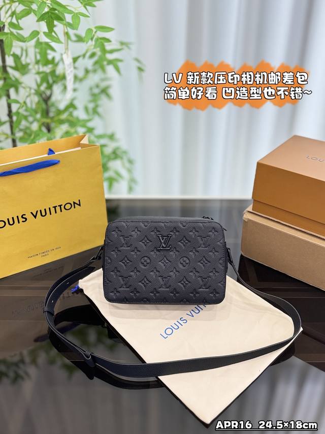 配全套礼盒 Size：24.5×18 Lv 新款 压印 相机邮差包 牛皮 Fastline 邮差包 斜挎包男女通用 采用精湛镶嵌细 简单好看 凹造型也不错