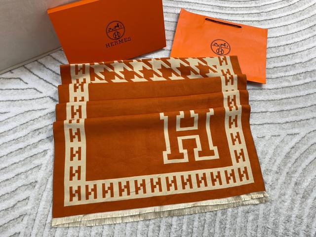 配盒 Hermes爱马仕买了都说好看特殊尖端工艺处理受到白富美的喜欢 超高性比 绝对值得入手尺寸：180*65Cm