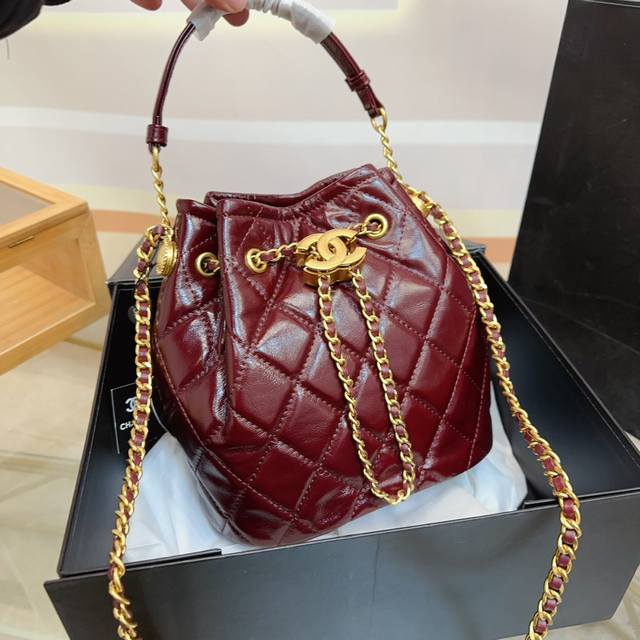 礼盒包装 牛皮 香奈儿chanel 复古牛皮抽口手提水桶包 尺寸 23×21×15 Km