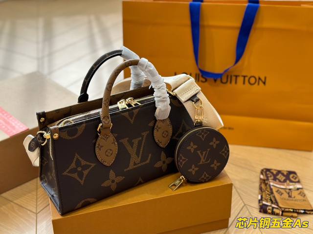 芯片版 传说中的lv新款不禁感叹奢侈品的设计师不要太好做！迪奥的d-Joy是把dior戴妃横截一半，Lv新款是把on The Go横截一半，就是这么简单，然后依