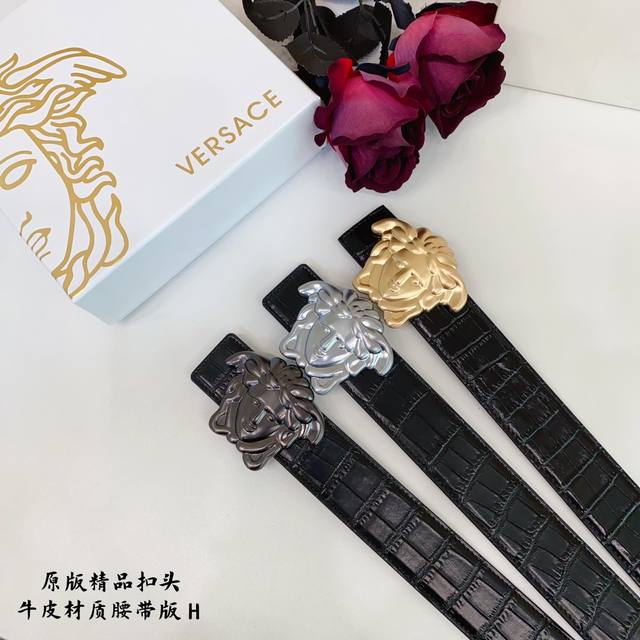 原版品质打孔 品牌：范思哲家 男款 颜色：黑 扣头：金 银 枪 扣头：原版精品纯铜五金扣头 带身：原版牛皮 尺寸：宽约：3.8Cm 长约：95Cm-125Cm