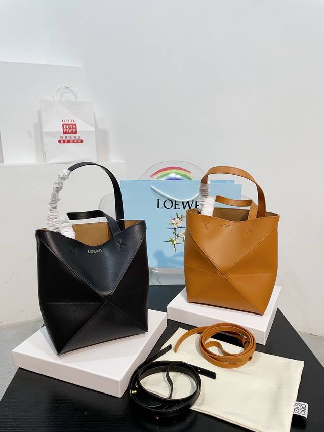配盒 头层牛皮 罗意威 Size:上口2522Cm Loewe Puzzle 新款 Tote 新晋顶流～ 可以折叠的包包 出行很方便哟