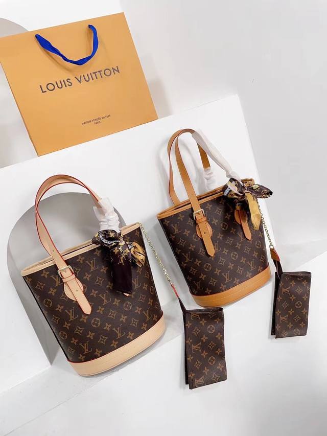 折叠礼盒 黄皮白皮 两色可选 Lv中古水桶大号 凹造型名副其实的水桶 容量超大 日常通勤百搭 复古文艺风春 夏天搭个渔夫帽超出片 或者里面放一些花