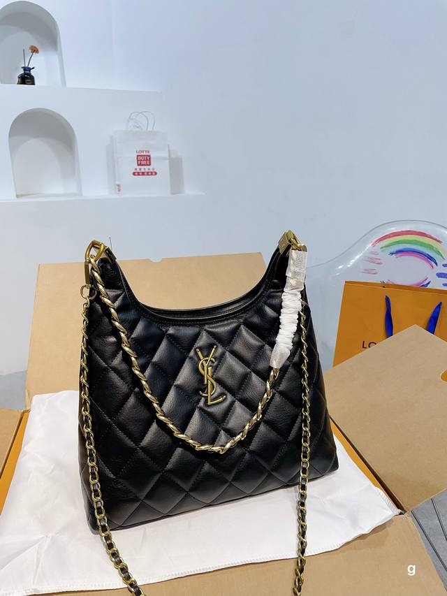 圣罗兰水桶包 是熱腾腾新款 又酷又甜的水桶包 出門随手一拎就很好看 尺寸31 24 货号改版9959