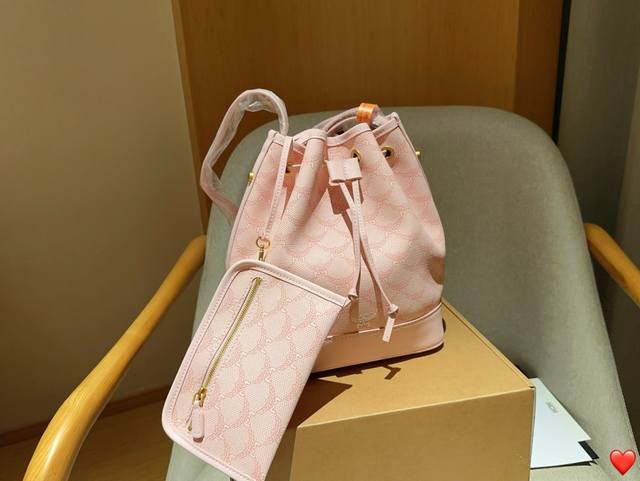 Mcm 新品抽口水桶包 尺寸23×26×13 礼盒包装