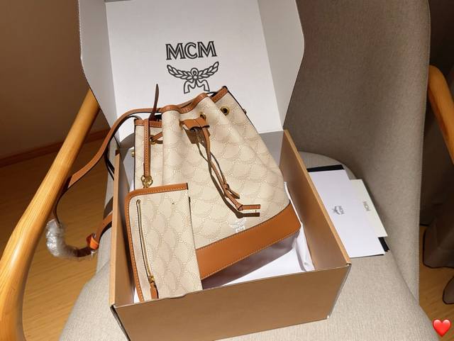 Mcm 新品抽口水桶包 尺寸23×26×13 礼盒包装