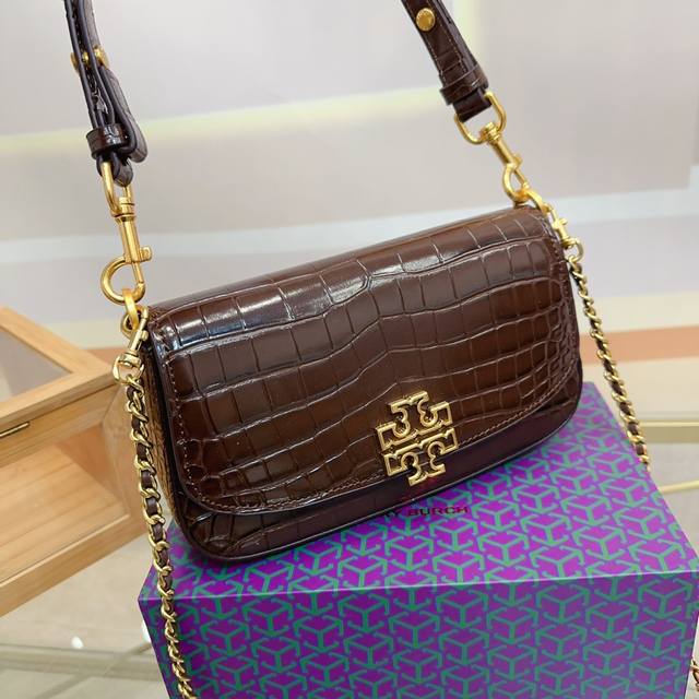 礼盒包装 牛皮 Tory Burch 托里伯奇 大小适中.原单开模定制 五金内衬镂空logo 内带产地标进口面料手感质感超级好更耐磨！亮泽五金不褪色 单肩斜挎包