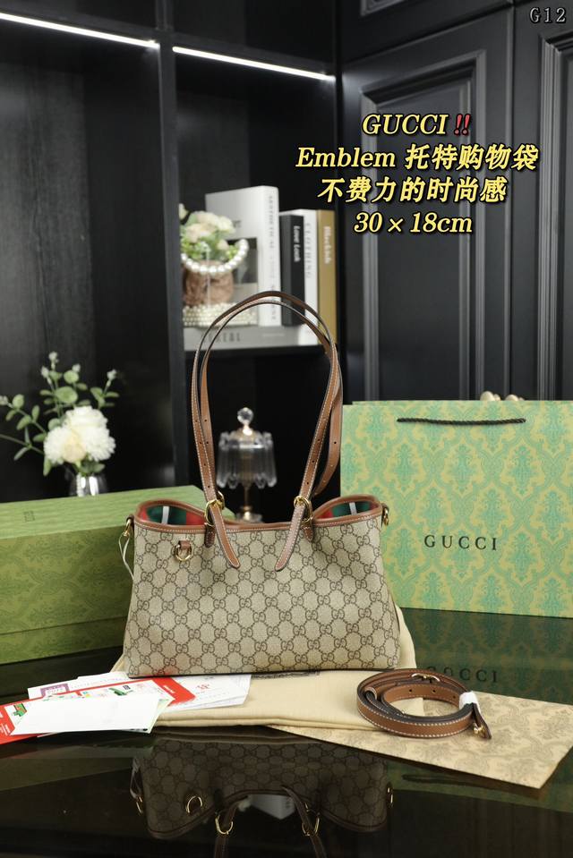 配折叠盒 Gucci古驰 Emblem 托特包tote包购物袋斜挎手提包 谁能拒绝gucci新款水桶包 Gucci全新系列gg Emblem发财小水桶和腋下托特 配折叠盒 Gucci古驰 Emblem 托特包tote包购物袋斜挎手提包 谁能拒绝gucci新款水桶包 Gucci全新系列gg Emblem发财小水桶和腋下托特