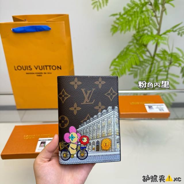 配盒 Lv零钱包卡包 人手一只 配盒 Lv零钱包卡包 人手一只