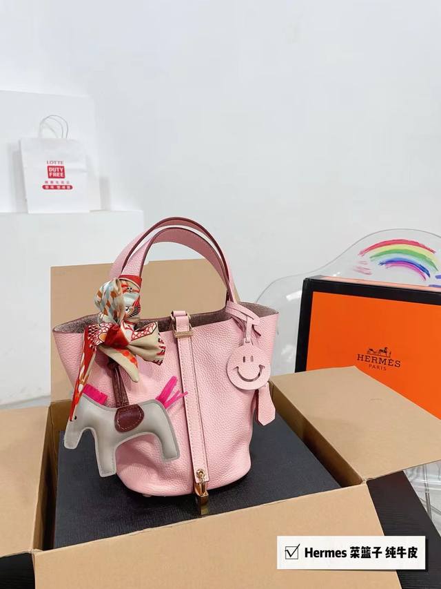 牛皮 折叠礼盒 送丝巾 内胆 爱马仕 Hermès Picotin18 菜篮子 荔枝纹 牛皮材质如果出门仅可以带一个包包，那必然是爱马仕菜篮子奢侈品中的经典之作