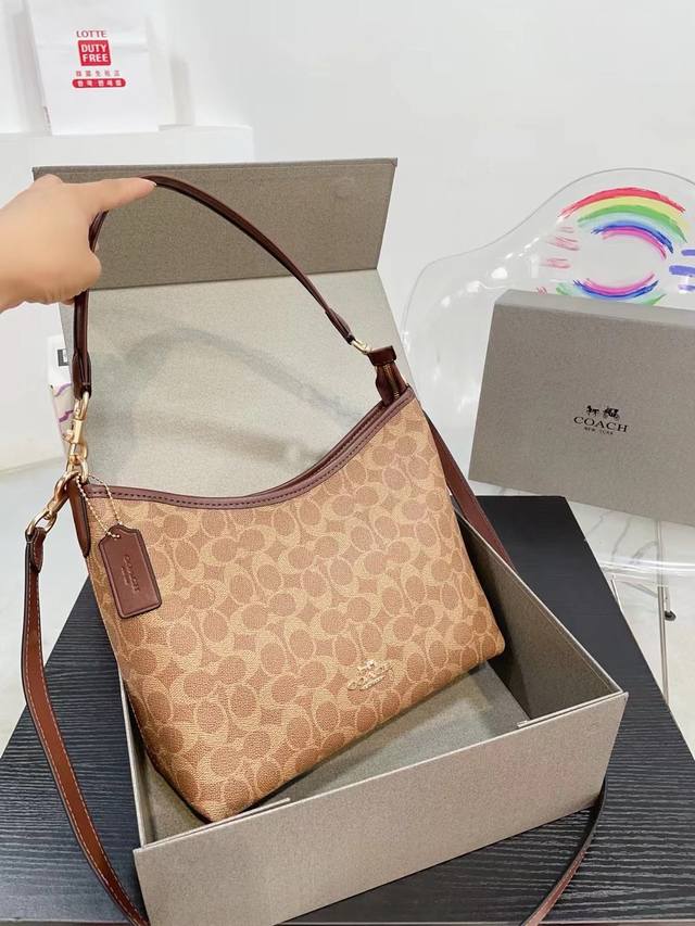 折叠盒 蔻驰流浪包 除了好看还是好看，托特包造型简单又好用关键是超好看，轻便，缤纷又结实。分分钟成为街上最具回头率的时尚单品！尺寸：29 24