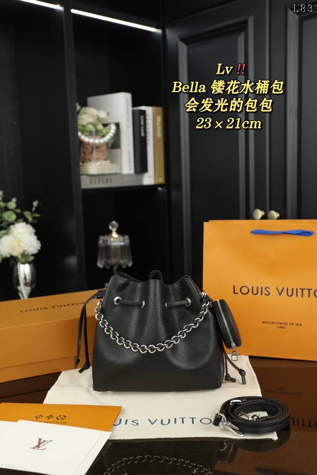 配折叠盒 Lv Bella 抽绳 镂花 水桶包手提单肩斜挎包 Bella月光女神水桶包~一眼相中 包身整体很轻皮质很软 舒适度极高配有可拆卸零钱包一款会发光的包