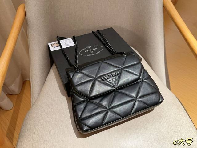 大号 普拉达prada 黑武士spectrum Hobo腋下包链条包 尺寸28×22×7 礼盒包装