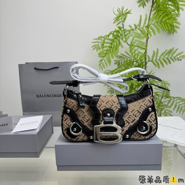 折叠盒 巴黎世家蟒蛇纹 鳄鱼纹牛皮拼接 金属 Logo 加持 背出了巴黎世家街头风essex小号包包太迷人啦 鸵鸟纹尺寸27*13