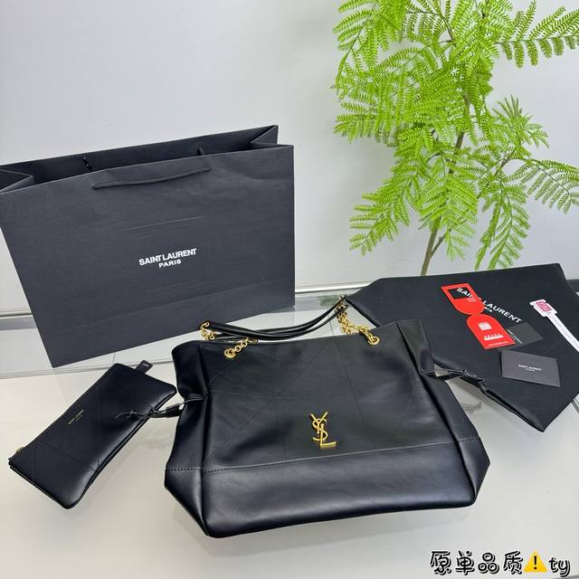 配盒 圣罗兰新品jamie手袋,松弛有度的时尚,Ysl新品jamie大号手袋,手袋的精致设计,不仅能够完美收纳你的日常所需,更是一种生活态度的展现。松弛有度,既 配盒 圣罗兰新品jamie手袋,松弛有度的时尚,Ysl新品jamie大号手袋,手袋的精致设计,不仅能够完美收纳你的日常所需,更是一种生活态度的展现。松弛有度,既