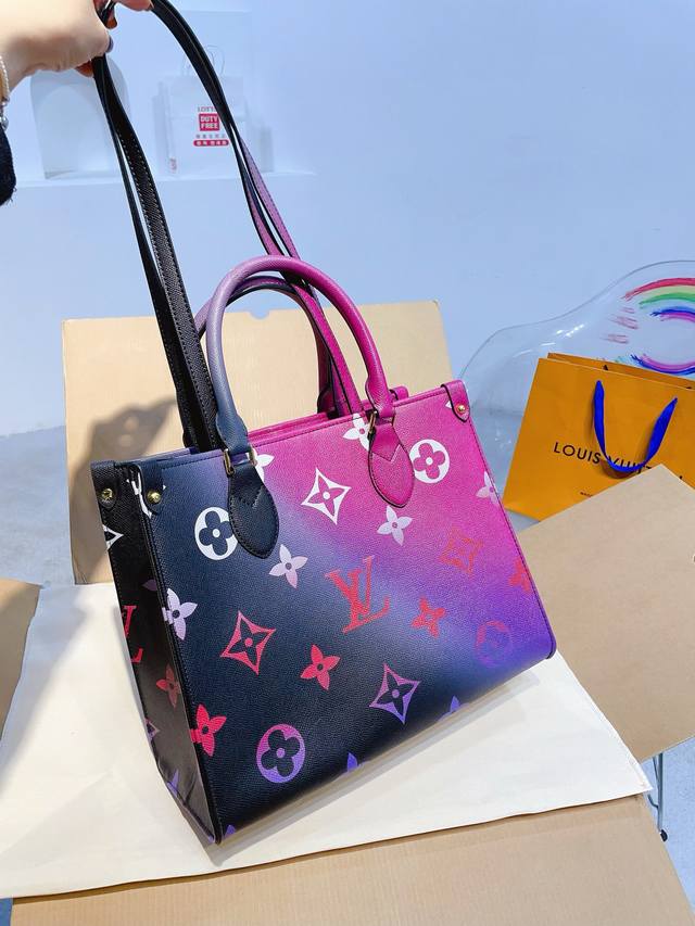 尺寸32.28 酷奇 Gucci 虎年限定 托特包 精致美丽 高级优雅 很好驾驭，不挑衣服，不挑季节 一年四季都可，可盐可甜 高个子小姐姐背，气质御姐范 小个子