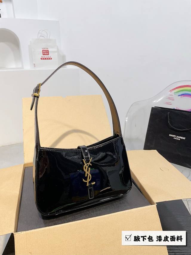 礼盒包装 漆皮面料 春夏新款圣罗兰腋下包le5A7 Bag 强推今年的宝藏包包之一！极简外形+金属logo 扣开合设计 可调节肩带 简洁唯美且高级感 包身轻盈