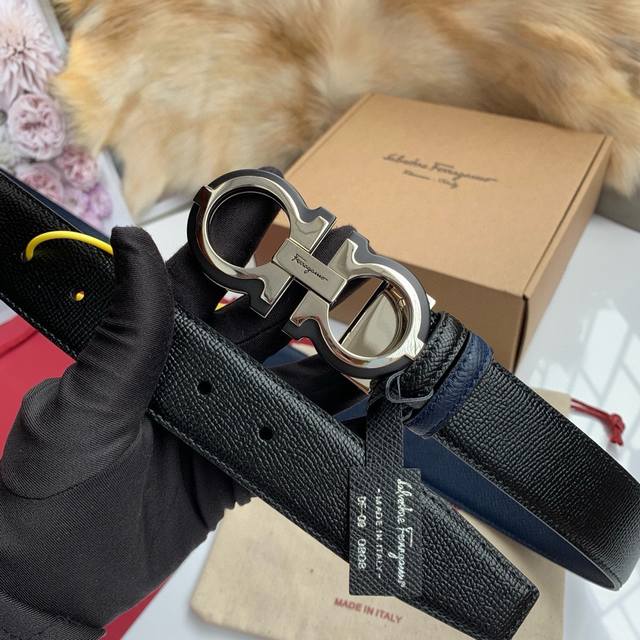 礼物首选ferragamo菲拉格慕 皮带将摩登设计与精湛的手工技艺完美结合 打造出风格华贵典雅，实用性和款式并重；3.5Cm宽 搭配最新原版真空电镀五金扣，不易