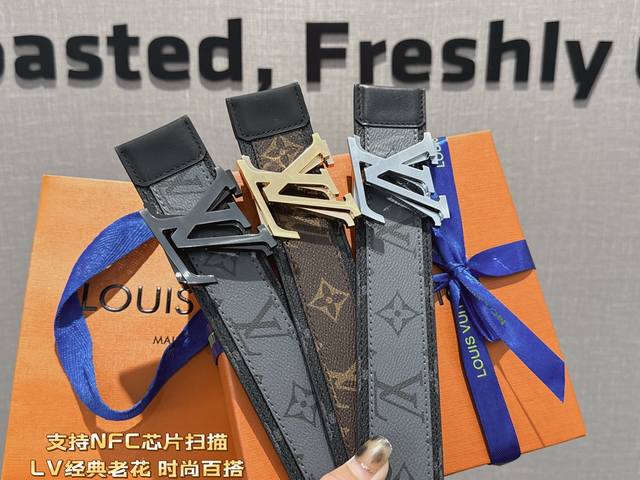 爆款ｌｖ宽度：4.0Cm新款带身pvc搭配头层牛皮搭配新款精致扣，时尚百搭，追求高端 原版的品质，品味的体现，休闲高大上！ Iphone实物实拍， 上身效果超好