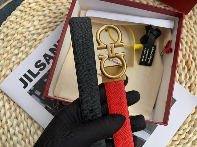 原单正品 菲拉格慕 Salvatore Ferragamo 专柜款小牛皮女士腰带，双面头层 双色搭配 双面可用 搭配官网新款经典款8字铜扣，宽度2.5Cm，长度