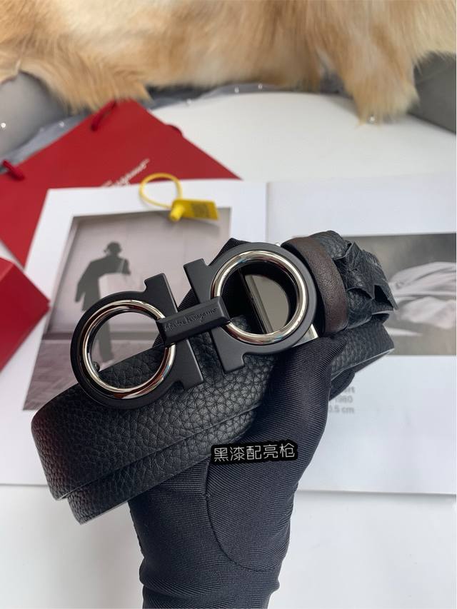礼物首选ferragamo菲拉格慕 皮带将摩登设计与精湛的手工技艺完美结合 打造出风格华贵典雅，实用性和款式并重；3.5Cm宽 搭配最新原版真空电镀五金扣，不易