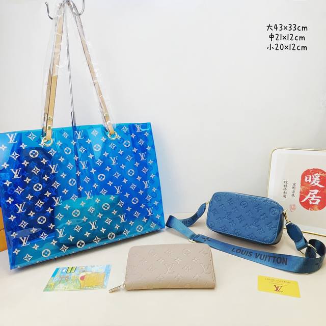 三件套 Lv 透明托特包+相机包+钱包3件套组合 尺寸:大43X33Cm,中21X12M,小20X12Cm. 三件套 Lv 透明托特包+相机包+钱包3件套组合 尺寸:大43X33Cm,中21X12M,小20X12Cm.