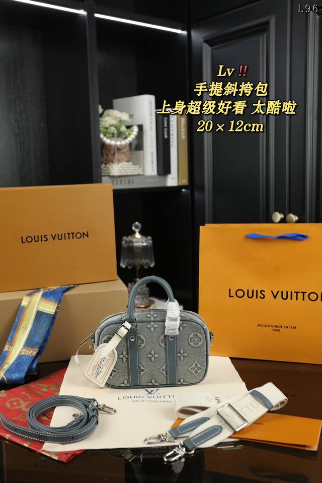 配全套礼盒丝巾 Lv Nano Porte Documents 手提单肩斜挎包 Lv新款超迷你nano小方包10 Lv新款 Nano Porte 小方包 上身炒 配全套礼盒丝巾 Lv Nano Porte Documents 手提单肩斜挎包 Lv新款超迷你nano小方包10 Lv新款 Nano Porte 小方包 上身炒