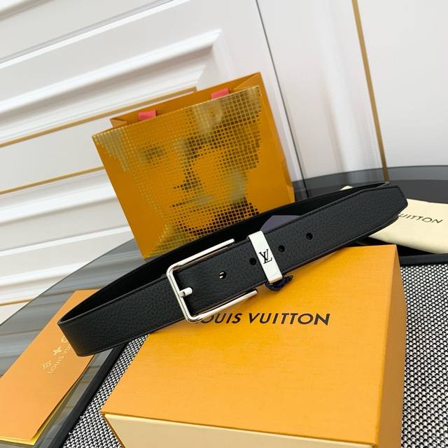 礼物 Lv宽度:3.5Cm 专柜同步,原版头层牛皮搭配精致钢扣,时尚百搭,追求高端 品味的体现,休闲高大上! Iphone实物实拍, 上身效果超好~搭配专柜全套 礼物 Lv宽度:3.5Cm 专柜同步,原版头层牛皮搭配精致钢扣,时尚百搭,追求高端 品味的体现,休闲高大上! Iphone实物实拍, 上身效果超好~搭配专柜全套